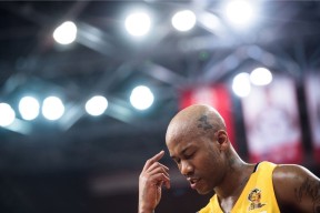 爱游戏入口-重磅！Ming在FPX比赛中大胜加时末段巴塞罗那绝杀压哨，今晚广州队调整名单以备CBA常规赛(卡明斯基加入广州男篮)